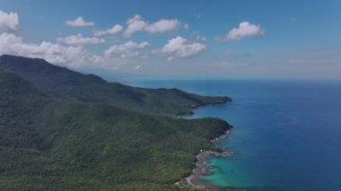 Palawan tropikal adasının nefes kesici vahşi manzaraları, hava manzarası