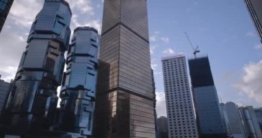 Hong Kong 'un merkezindeki alışılmadık modern binalar, mimari.