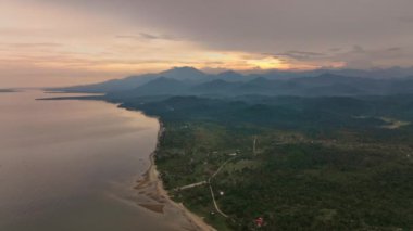 Palawan Adası 'ndaki Tepeler Arasında Fantastik Gün Batımı, Hava Manzarası