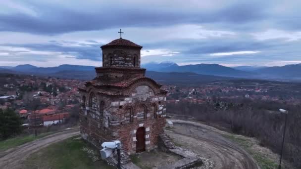 Holy Trinity Church Gornji Matejevac Serbia Aerial View — 图库视频影像