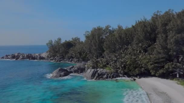 Rocks Waves Paradise Beach Seychelles Aerial View — стоковое видео