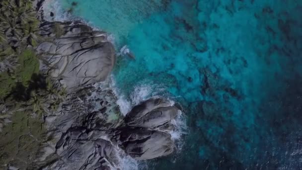 Klippor Och Vågor Paradise Beach Seychellerna Flygfoto — Stockvideo