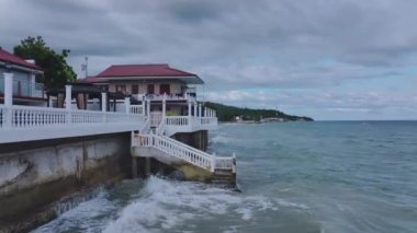 Cebu Adası açıklarında gelgit ve dalgalar, hava manzarası