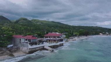 Cebu Adası açıklarında gelgit ve dalgalar, hava manzarası