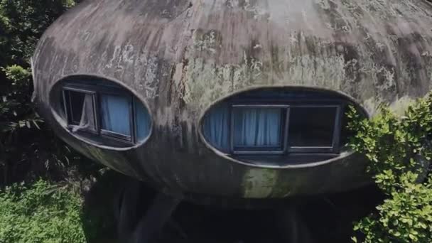 Terk Edilmiş Ufo Tarzı Tatil Evleri Tayvan Hava Görünümü — Stok video