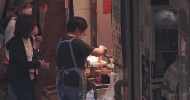 Люди Выстраиваются Очереди Уличные Кафе Гонконге Азиатская Уличная Еда — стоковое видео