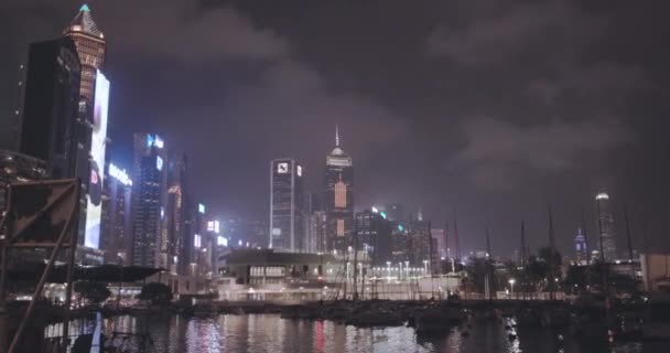Boten Jachten Achtergrond Van Hong Kong Nachts — Stockvideo