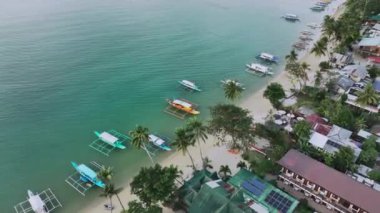 Geleneksel tekneleri, Palawan 'ı, Filipinleri, Hava Manzarası olan Barton Beyaz Sahili