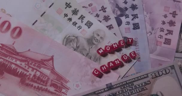 Novo Dólar Taiwanês Com Dólar Americano Mudança Dinheiro Inscrição Cubos — Vídeo de Stock