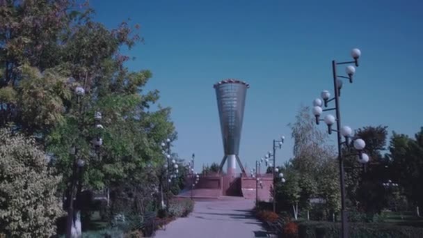 Памятник Парке Независимости Шымкенте Казахстан — стоковое видео