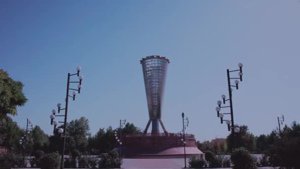 Памятник Парке Независимости Шымкенте Казахстан — стоковое видео