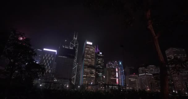 Panorama Van Hong Kong Wolkenkrabbers Tegen Nachtelijke Hemel Azië — Stockvideo