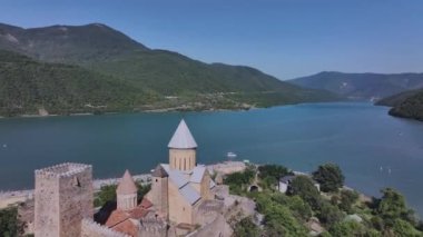 Gürcistan 'daki Ananuri Kalesi üzerinde Uçuş, Hava Görüntüsü