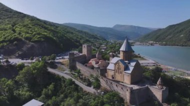 Gürcistan 'daki Ananuri Kalesi üzerinde Uçuş, Hava Görüntüsü