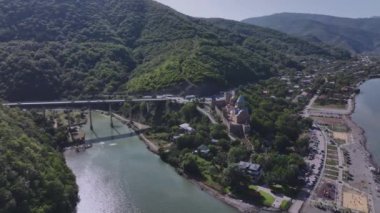 Gürcistan 'daki Ananuri Kalesi üzerinde Uçuş, Hava Görüntüsü