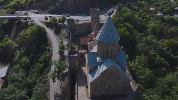 Πτήση Πάνω Από Ananuri Φρούριο Στη Γεωργία Αεροφωτογραφία — Αρχείο Βίντεο