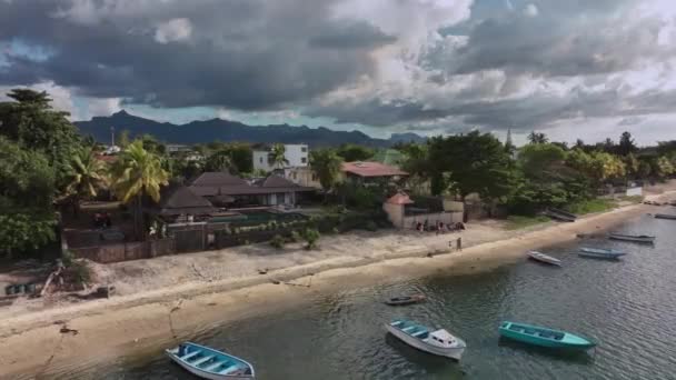 Strand Mit Booten Der Nähe Von Port Louis Mauritius Luftaufnahme — Stockvideo