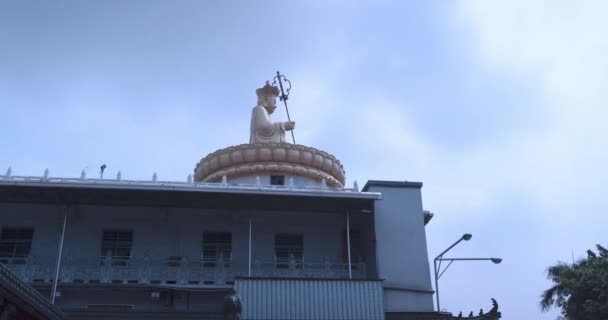 台湾林源清水岩清水寺屋顶上的佛像 — 图库视频影像