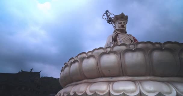 Buda Tayvan Daki Linyuan Qingshuiyan Tapınağının Çatısında — Stok video