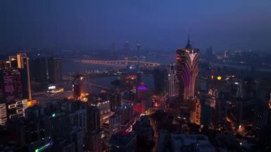 Macau şehir merkezinin akşam manzarası, hava manzarası.