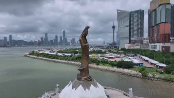 Statue Des Ökumenischen Zentrums Kun Iam Macau Luftaufnahme — Stockvideo