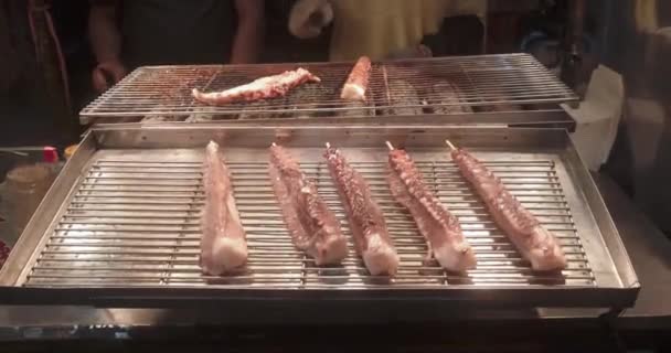 Kenting Tayvan Gece Marketinde Deniz Ürünleri Pişirme — Stok video
