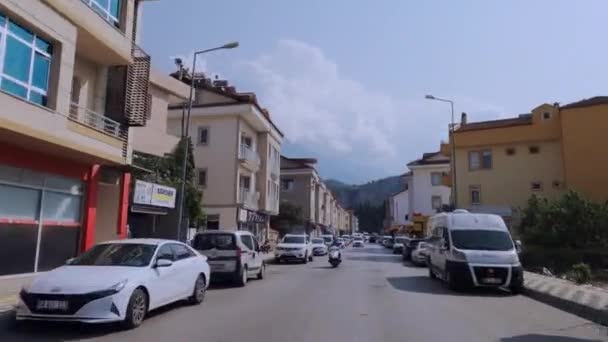 Дорога Серед Яскравих Барвистих Вулиць Фетхіє Туреччина — стокове відео