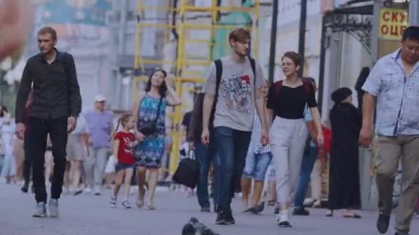 Gente Cammina Lungo Arbat Nel Centro Mosca Russia — Video Stock