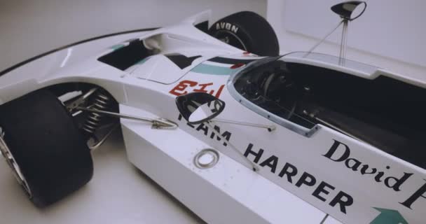 Ακίδα B27 Αγωνιστικό Αυτοκίνητο Στο Μουσείο Grand Prix Του Μακάο — Αρχείο Βίντεο