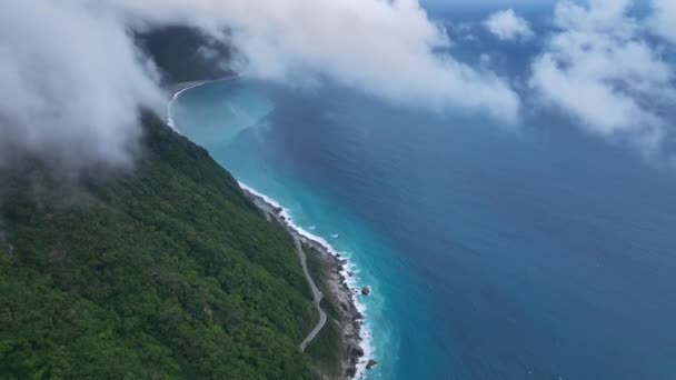 通过云雾看花莲湾景观 台湾空中景观 — 图库视频影像