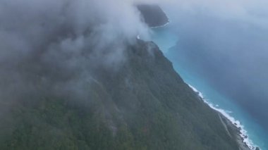Hualien Körfezi 'nin Bulutlar Arasında Manzaraları, Hava Görüntüsü, Tayvan