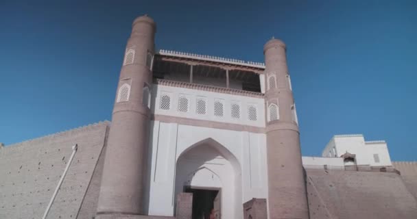 ウズベキスタンのブハラの箱舟城のメインゲート — ストック動画