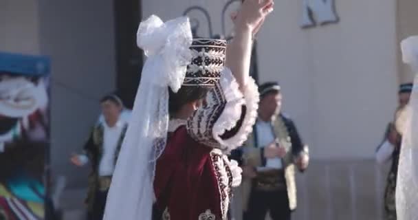 Bailarines Folclóricos Uzbekos Con Trajes Tradicionales Rojos Bujará Uzbekistán — Vídeos de Stock