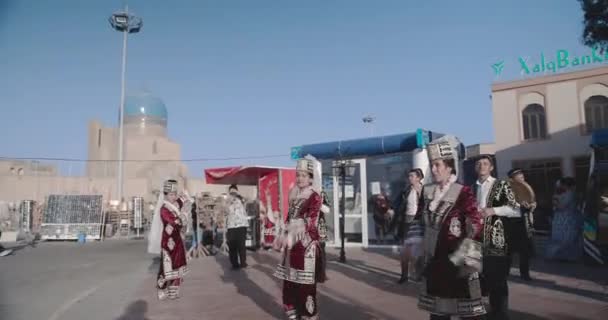 Usbekische Volkstänzer Roten Trachten Buchara Usbekistan — Stockvideo
