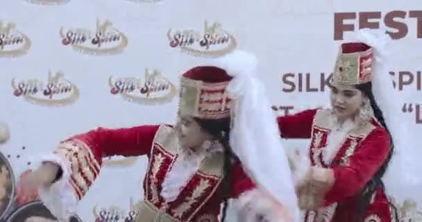 Uzbecké Lidové Tanečnice Červených Tradičních Kostýmech Bukhara Uzbekistán — Stock video