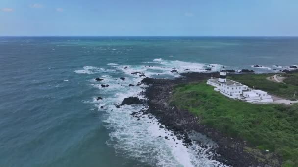 Faro Del Cabo Fugui Desde Arriba Taiwán Vista Aérea — Vídeos de Stock