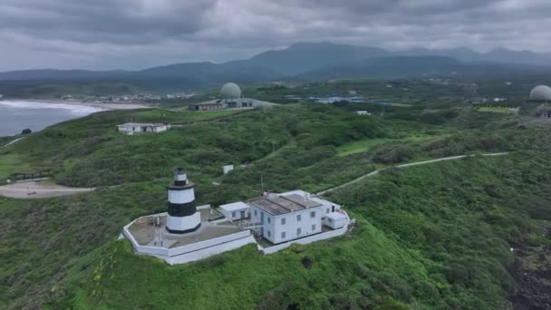Faro Del Cabo Fugui Desde Arriba Taiwán Vista Aérea — Vídeo de stock