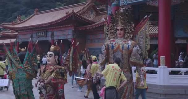Tayvan Bir Tapınaktaki Tanrıların Figürleriyle Yapılan Kutsal Tören — Stok video