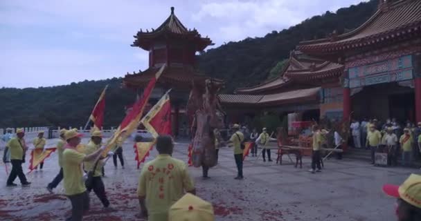 Heilige Ceremonie Met Figuren Van Goden Een Tempel Taiwan — Stockvideo
