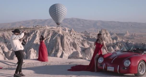 Фотосесії Ретро Автомобілями Світанку Каппадокії Туреччина — стокове відео