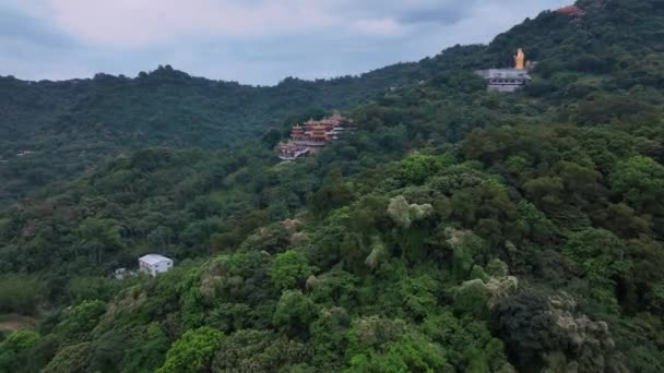 Templo Taoísta Sagrado Las Montañas Verdes Taipei Taiwán Vista Aérea — Vídeos de Stock