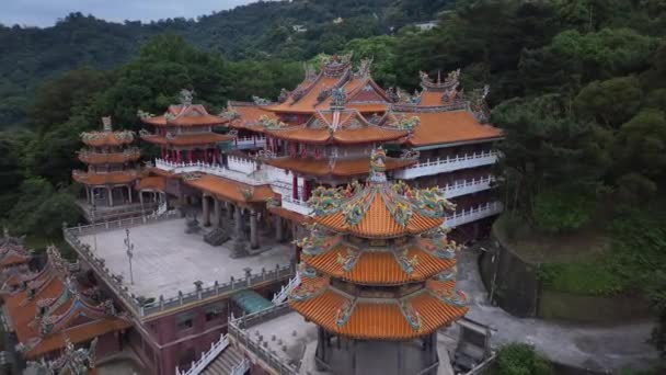 Templo Taoísta Sagrado Las Montañas Verdes Taipei Taiwán Vista Aérea — Vídeos de Stock