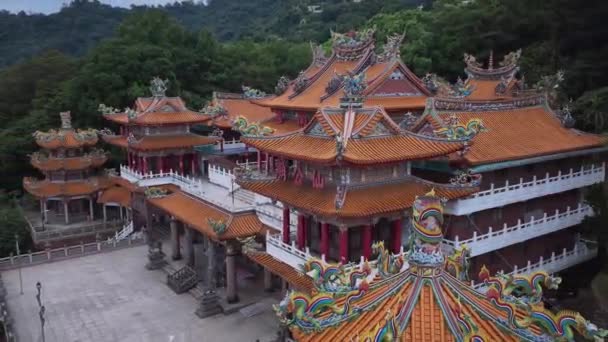 Templo Taoísta Sagrado Nas Montanhas Verdes Taipei Taiwan Vista Aérea — Vídeo de Stock