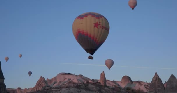 Luftballons Morgengrauen Tal Von Kappadokien Aktivurlaub Der Türkei — Stockvideo
