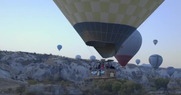 Luftballons Morgengrauen Tal Von Kappadokien Aktivurlaub Der Türkei — Stockvideo