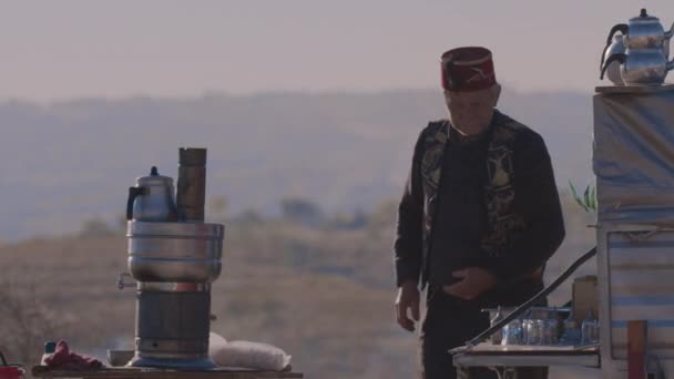 Turc Vieil Homme Fait Thé Chaud Vendre Cappadoce Turquie — Video