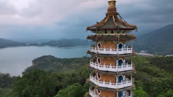 Παγόδα Στη Λίμνη Φεγγάρι Ήλιων Στην Ταϊβάν Εναέρια Άποψη — Αρχείο Βίντεο