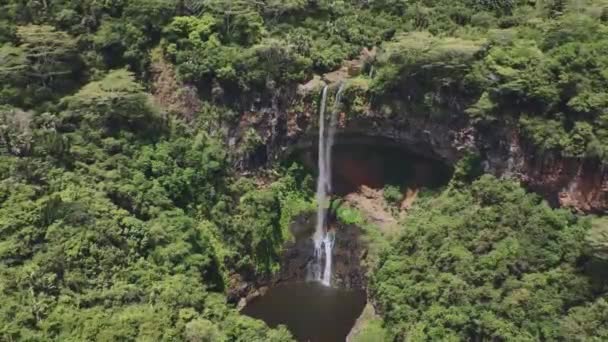 飞越毛里求斯著名的沙马尔瀑布 空中风景 — 图库视频影像