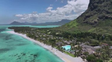 Mauritius 'un Lüks Otelleri Le Morne Brabant Dağı' nda.