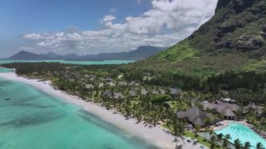 Mauritius 'un Lüks Otelleri Le Morne Brabant Dağı' nda.
